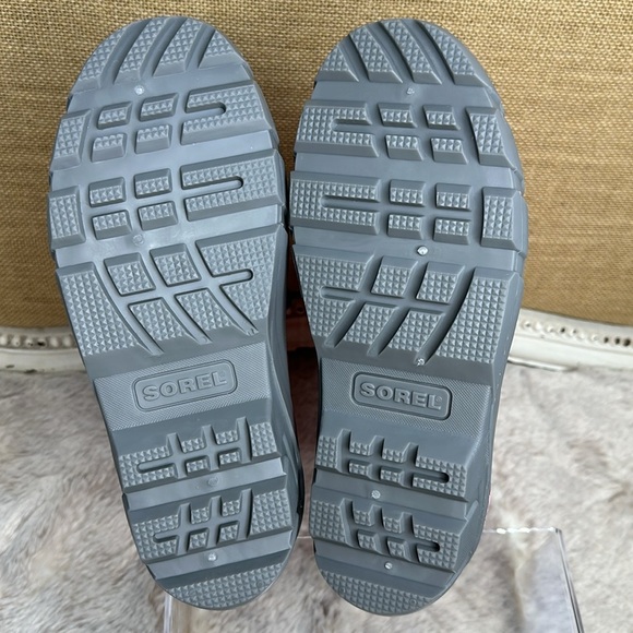 Sorel | FLURRY™ YOUTH BOOT in Blooming Pink/ Chrome Grey Size 6 - Picture 8 of 12